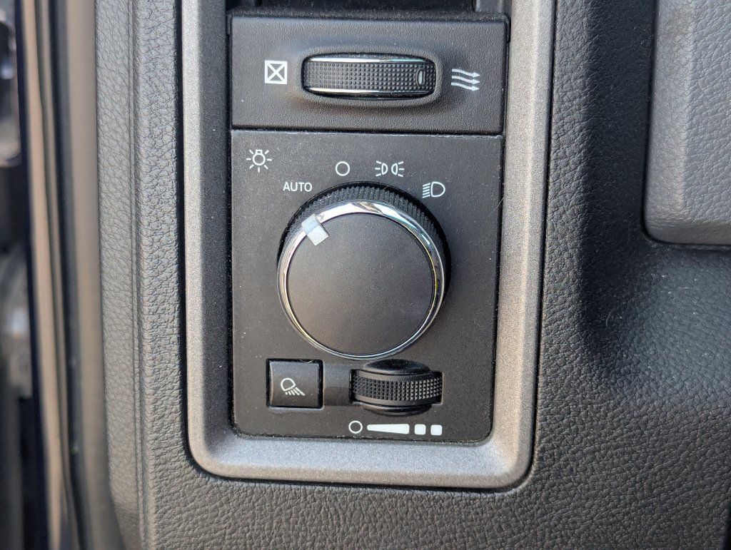 Used 2013 RAM 1500 ST w/ SXT Appearance Group AWD/4WD image 19
