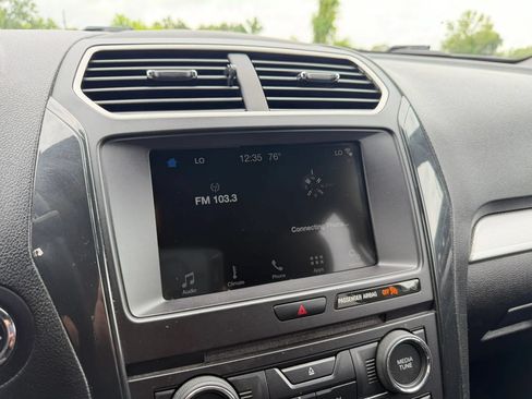 Used 2017 Ford Explorer XLT w/ Equipment Group 201A FWD image 12