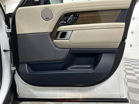 Used 2018 Land Rover Range Rover Supercharged image 39