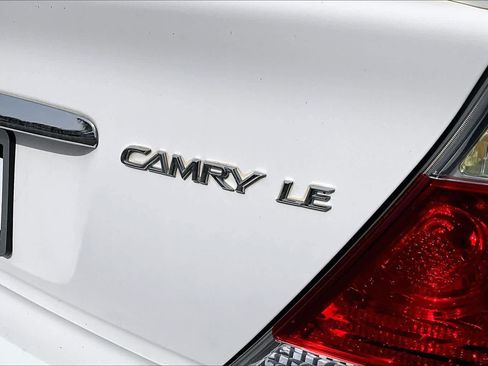 Used 2005 Toyota Camry LE FWD image 9