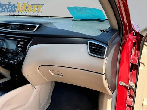 Used 2015 Nissan Rogue SV FWD image 18