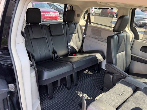 Used 2015 Chrysler Town & Country Touring-L w/ Driver Convenience Group FWD image 24