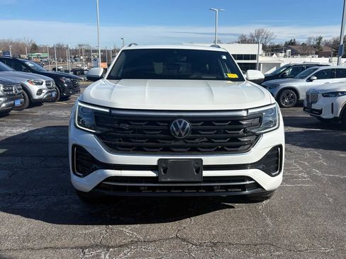 Used 2024 Volkswagen Atlas Cross Sport SEL R-Line image 2