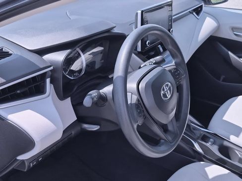 Used 2021 Toyota Corolla LE w/ Carpet Mat Package (TMS) FWD image 10