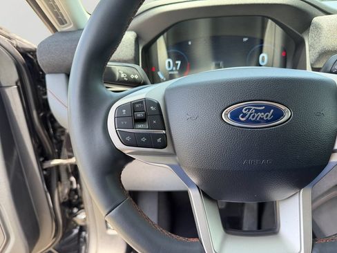 Used 2025 Ford Explorer Active RWD image 21