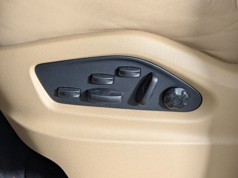 Certified 2023 Porsche Cayenne Platinum Edition image 28