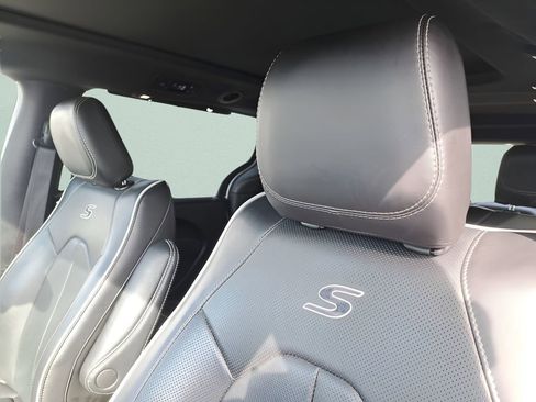 Used 2025 Chrysler Pacifica Limited image 16