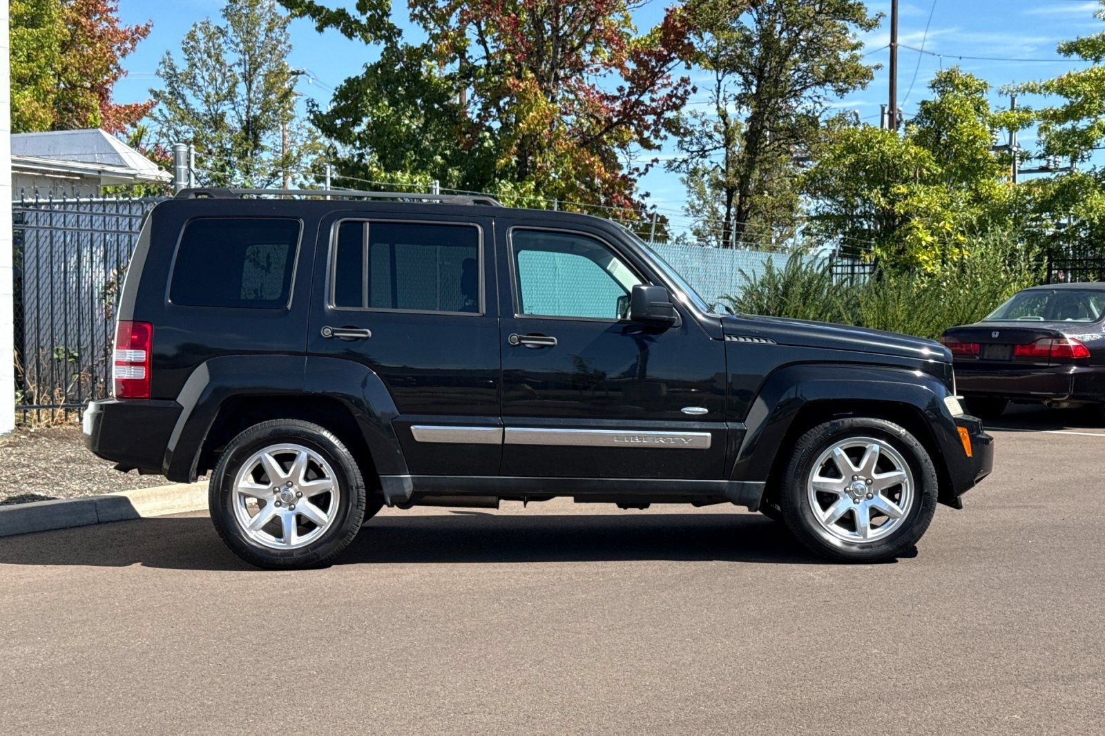 Used 2012 Jeep Liberty Sport AWD/4WD image 3