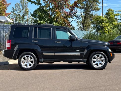 Used 2012 Jeep Liberty Sport AWD/4WD image 3