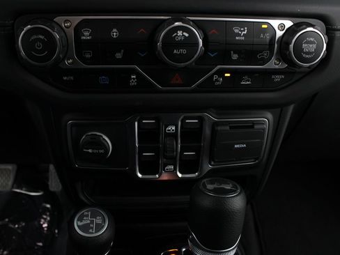 Used 2025 Jeep Wrangler Unlimited Sahara w/ Safety Group AWD/4WD image 6