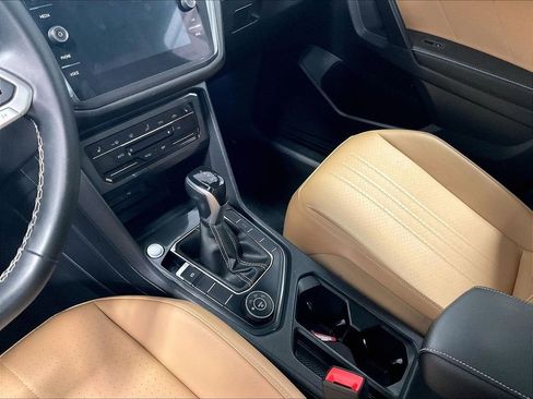 Certified 2023 Volkswagen Tiguan SE w/ Panoramic Sunroof Package AWD/4WD image 20