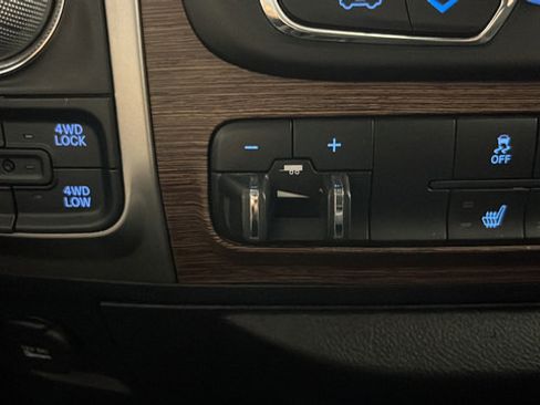 Certified 2019 RAM 1500 Laramie w/ Convenience Group AWD/4WD image 28