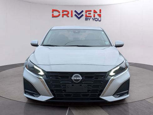 Used 2023 Nissan Altima 2.5 SV image 8