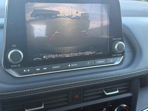 Used 2023 Nissan Rogue S image 26