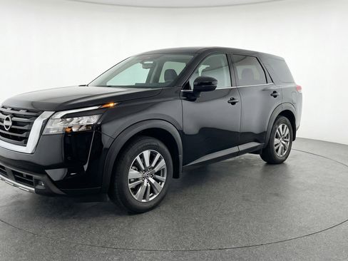 Used 2025 Nissan Pathfinder SV FWD image 3