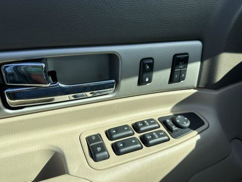 Used 2005 Lincoln LS RWD image 26