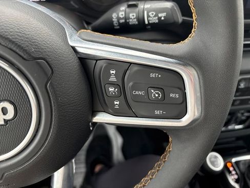 Used 2024 Jeep Wrangler Unlimited Sahara AWD/4WD image 11