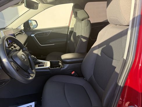 Used 2024 Toyota RAV4 LE image 10