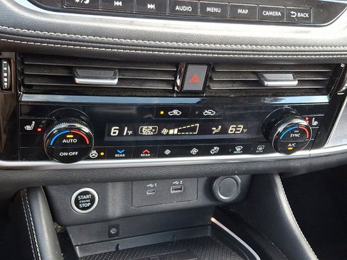 Certified 2022 Nissan Rogue Platinum w/ Head-Up Display Package image 17