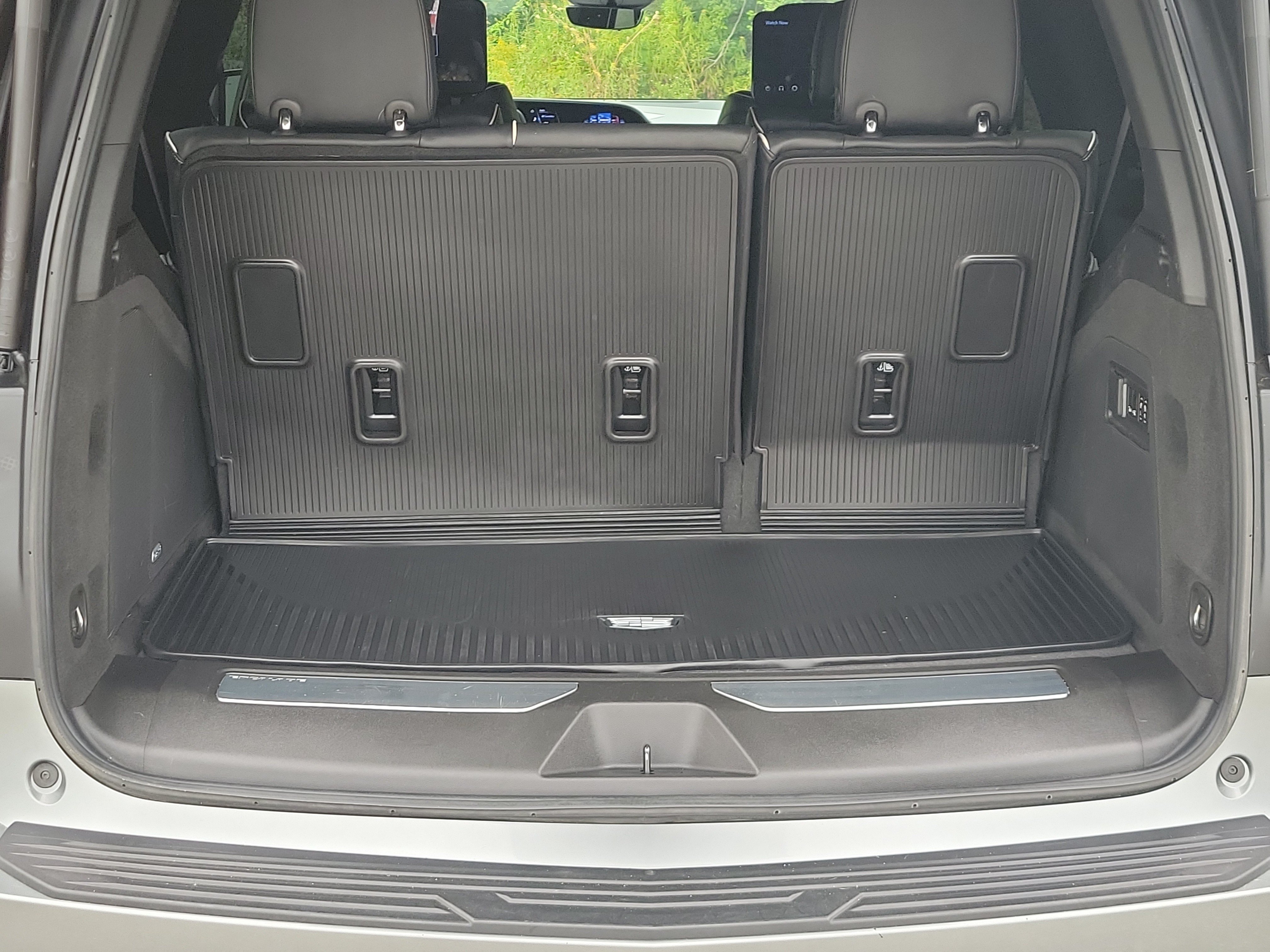 Used 2023 Cadillac Escalade Sport w/ LPO, ONYX Package AWD/4WD image 18