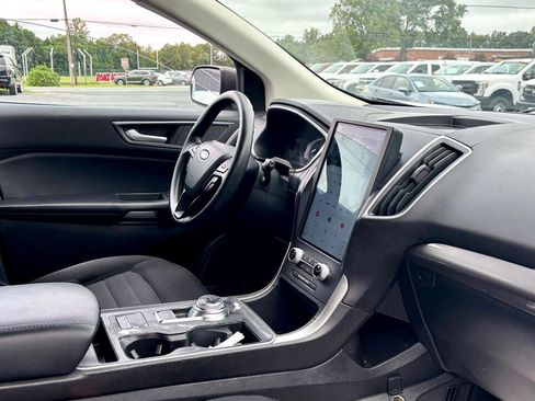 Used 2021 Ford Edge SE image 11