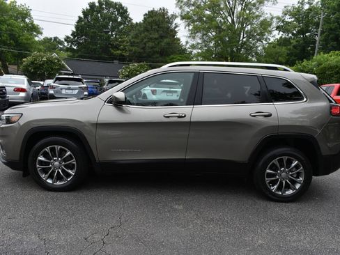 Used 2019 Jeep Cherokee Latitude Plus w/ Comfort/Convenience Group FWD image 4