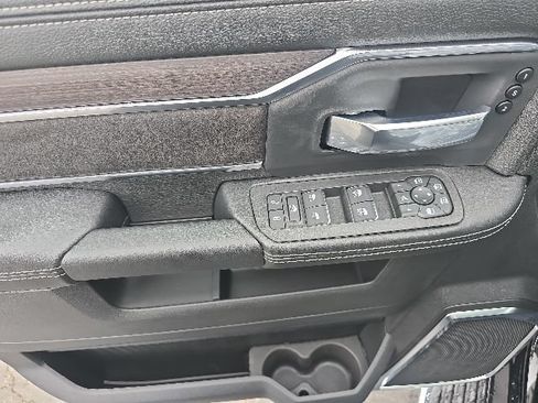 New 2026 RAM 2500 Laramie AWD/4WD image 9