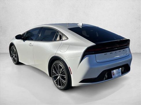 Used 2025 Toyota Prius XLE image 7