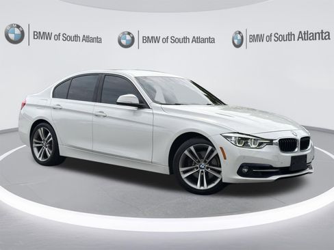 Used 2018 BMW 330i Sedan RWD image 2