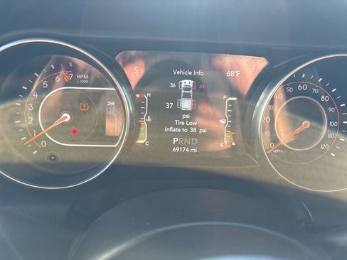 Used 2020 Jeep Gladiator Overland w/ Safety Group image 15