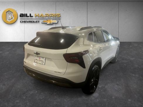 Used 2025 Chevrolet Trax ACTIV w/ Driver Confidence Package FWD image 2