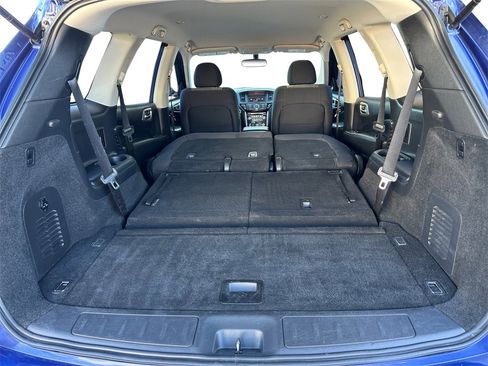 Used 2019 Nissan Pathfinder SV image 18