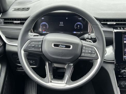 Used 2023 Jeep Grand Cherokee Altitude AWD/4WD image 14