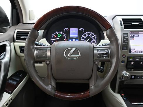 Used 2014 Lexus GX 460 w/ Premium Package AWD/4WD image 25