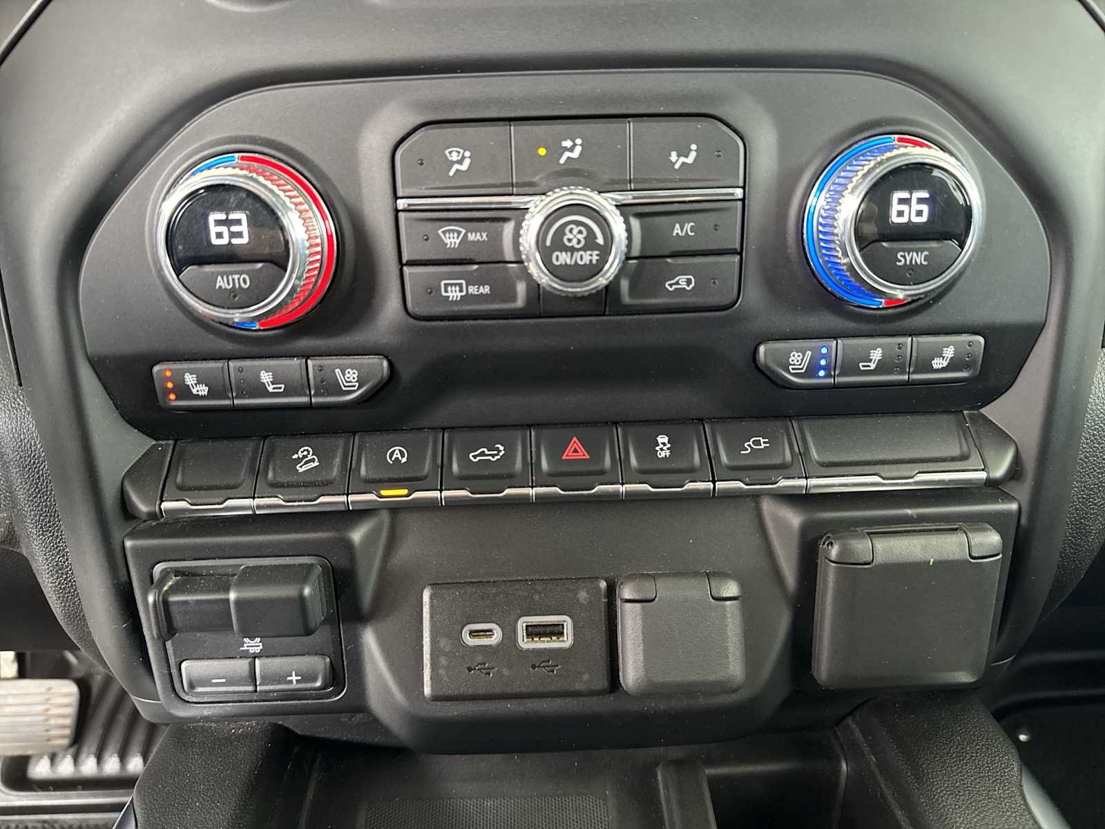 Used 2022 GMC Sierra 1500 AT4 w/ AT4 Preferred Package AWD/4WD image 18
