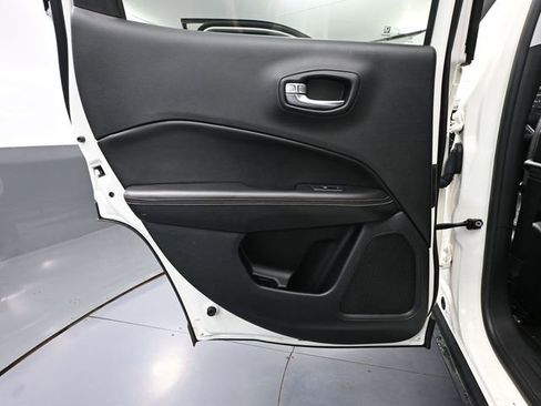 Used 2018 Jeep Compass Latitude w/ Cold Weather Group AWD/4WD image 35
