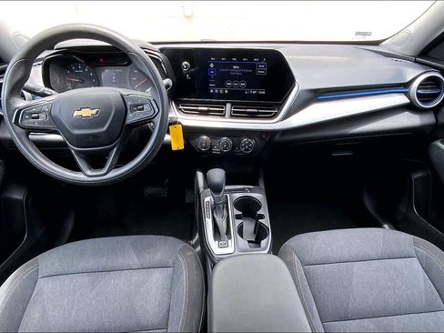 Used 2024 Chevrolet Trax LS w/ LS Convenience Package FWD image 10
