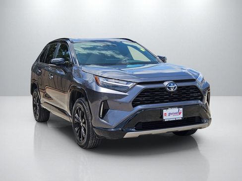 Used 2022 Toyota RAV4 XSE AWD/4WD image 3