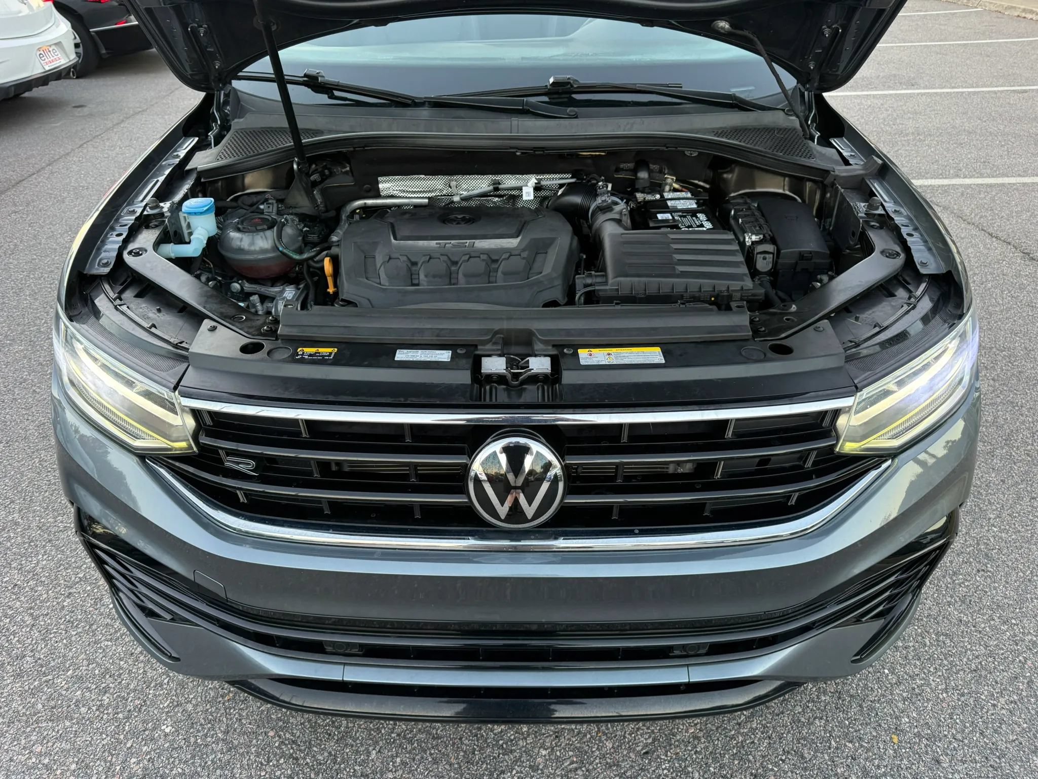 Used 2023 Volkswagen Tiguan SE R-Line FWD image 34
