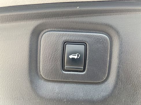Used 2017 Nissan Pathfinder Platinum w/ Family Entertainment Package AWD/4WD image 31
