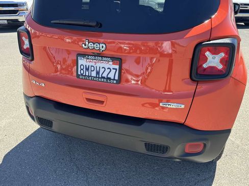 Used 2019 Jeep Renegade Latitude w/ Popular Equipment Group AWD/4WD image 9