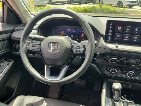 Used 2023 Honda Accord Touring image 19