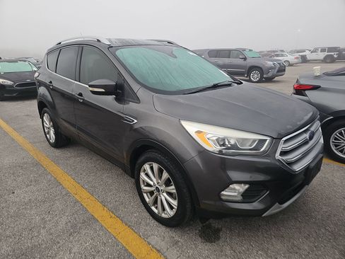 Used 2017 Ford Escape Titanium image 4