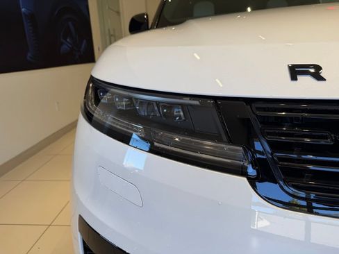 New 2025 Land Rover Range Rover Sport Dynamic SE AWD/4WD image 8