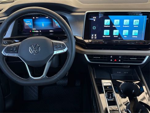 Used 2024 Volkswagen Atlas Cross Sport SE w/ Panoramic Sunroof Package FWD image 15