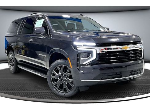 New 2026 Chevrolet Suburban LS image 2
