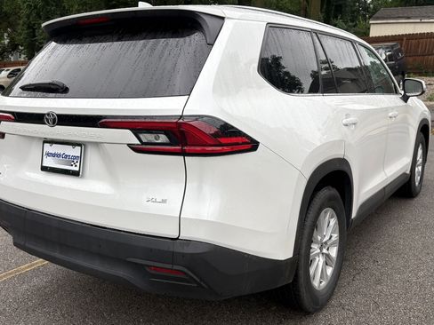 Used 2025 Toyota Grand Highlander AWD image 10