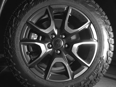Used 2025 Jeep Compass Trailhawk AWD/4WD image 12