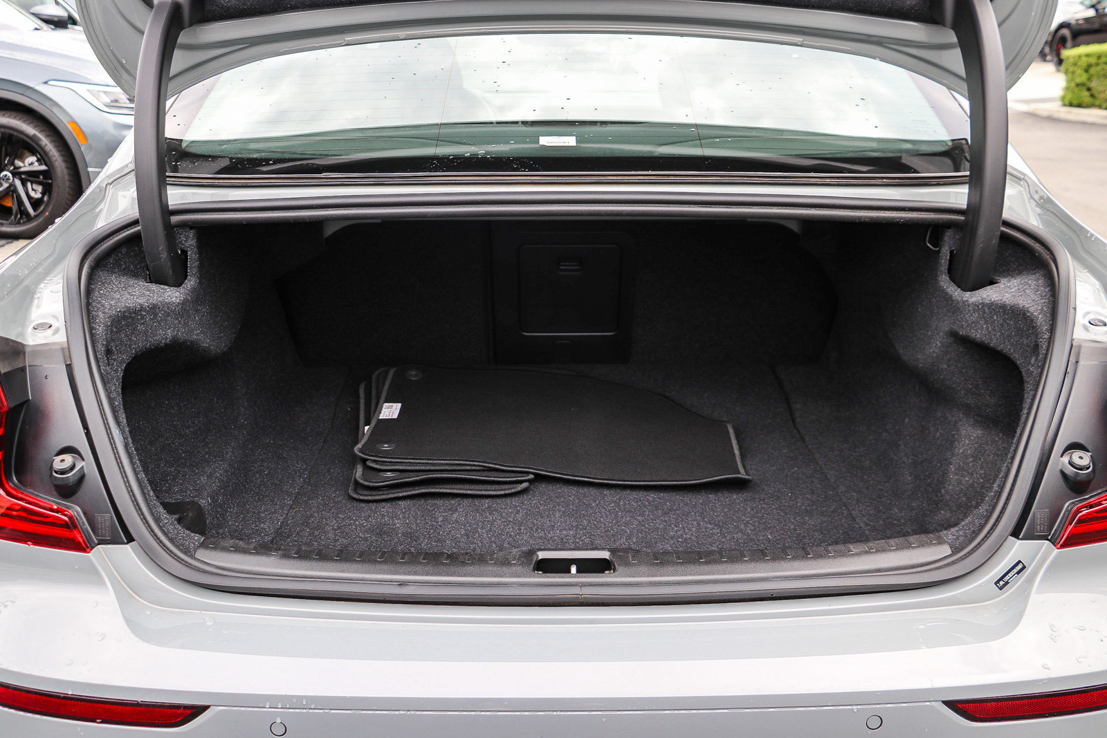 Used 2025 Volvo S60 B5 Plus AWD/4WD image 27
