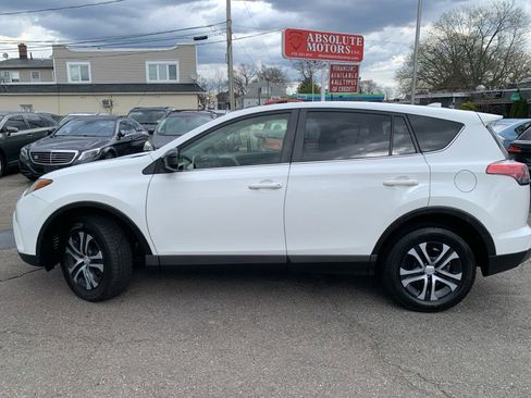 Used 2018 Toyota RAV4 LE w/ All Weather Liner Package AWD/4WD image 8